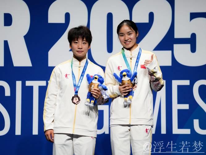 中国羽毛球公开赛女子双打奖项颁发仪式